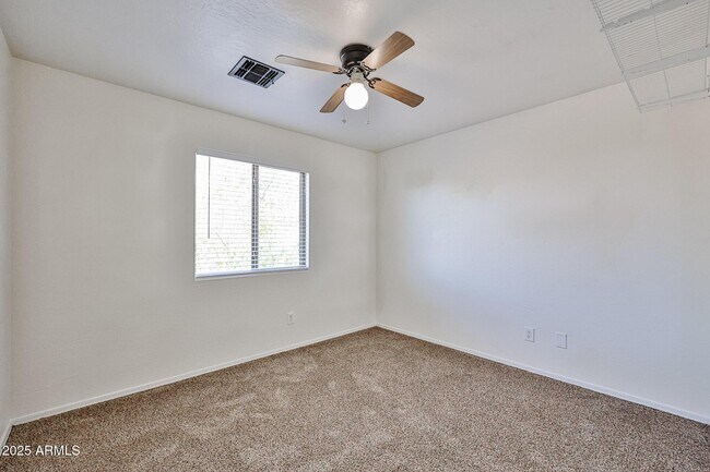 Building Photo - 25771 W Satellite Ln