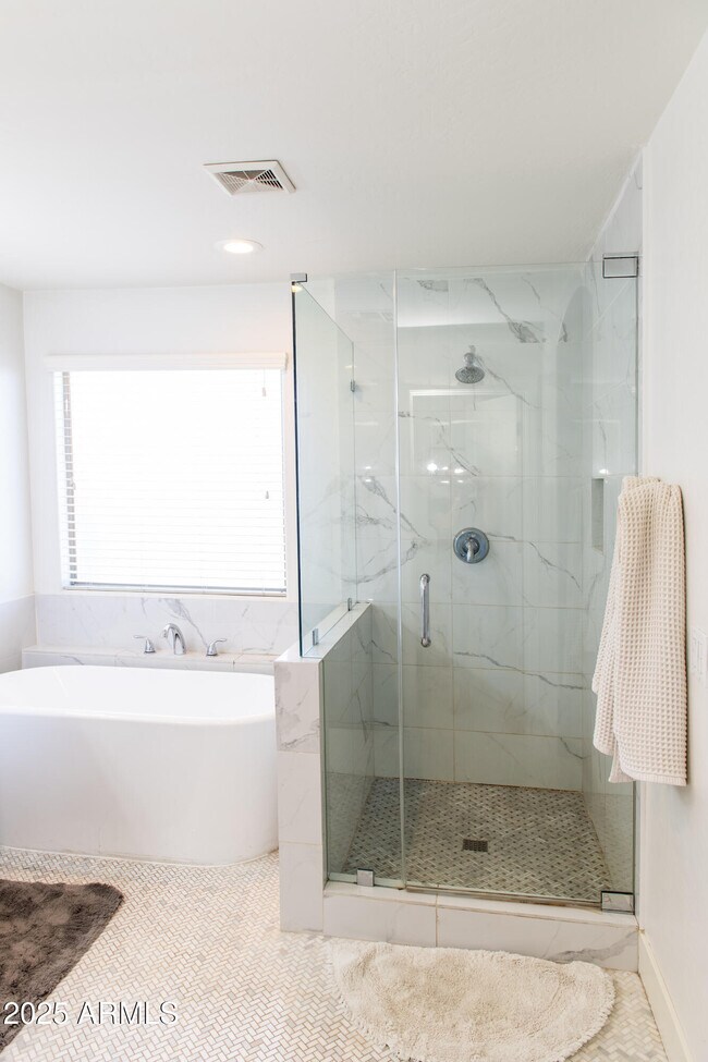 Building Photo - 2679 E Vermont Ct