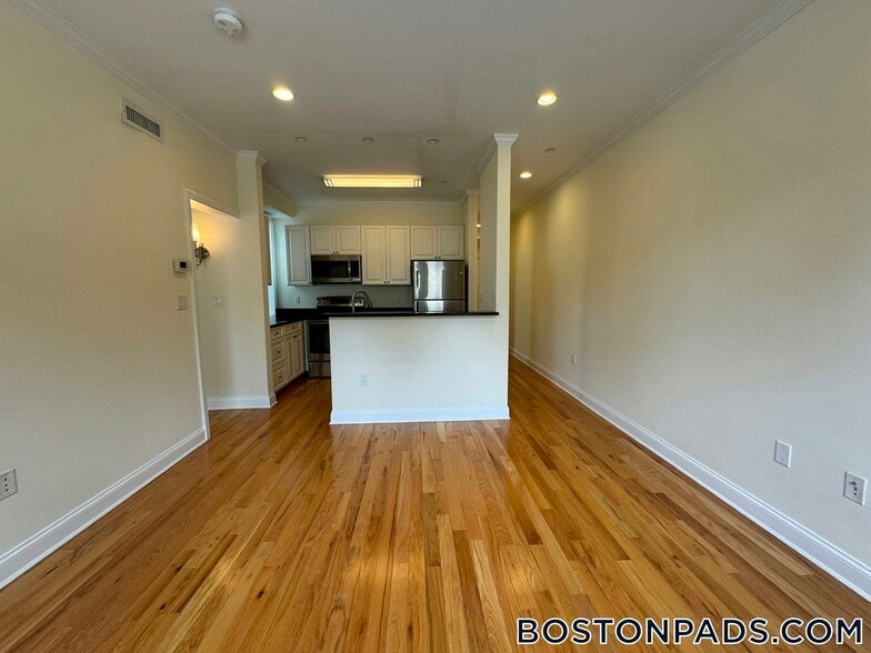 Building Photo - 3 Chauncy St