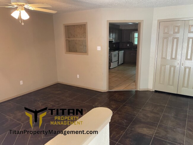 Building Photo - 2 bed/2 bath Apartment