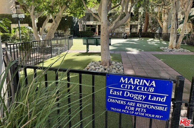 Building Photo - 4316 Marina City Dr