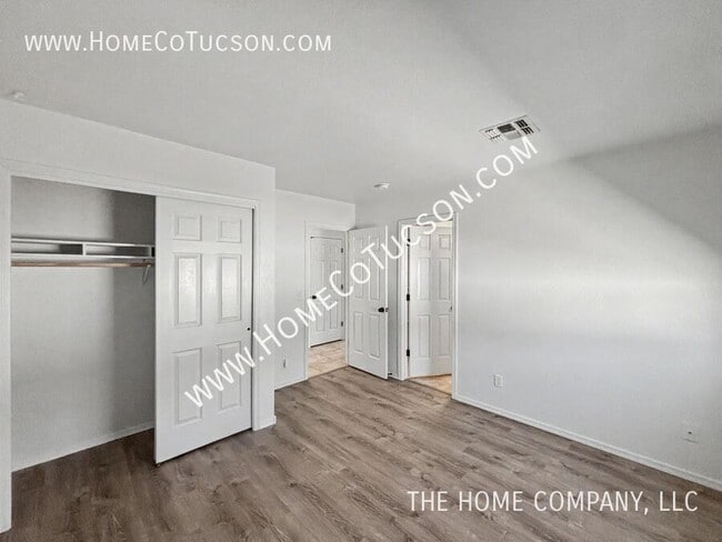 Building Photo - 6619 W Wenden Way