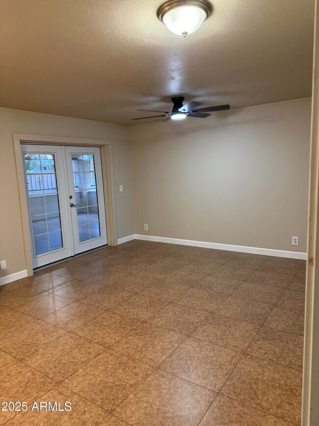 Building Photo - 1516 W Pueblo Ave