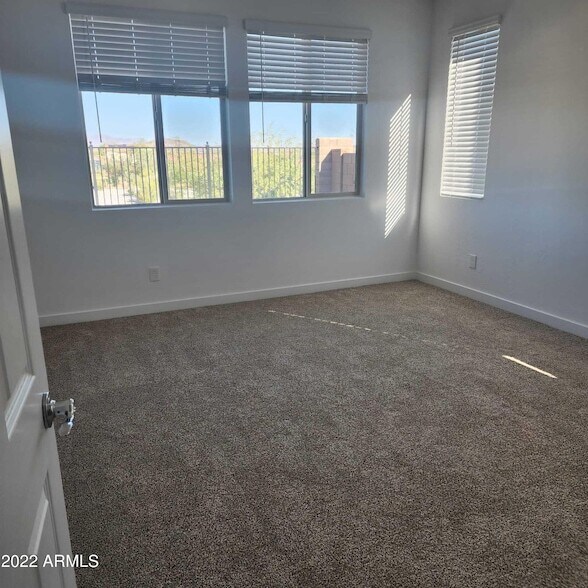 Building Photo - 17852 W Thistle Landing Dr