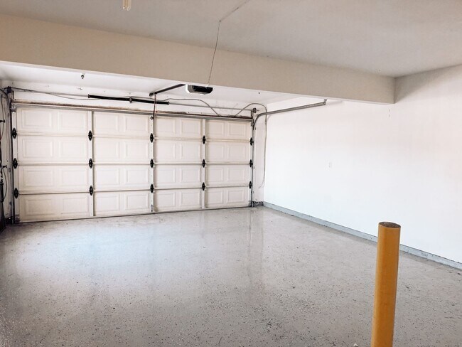 Building Photo - 6152 Orange Ave