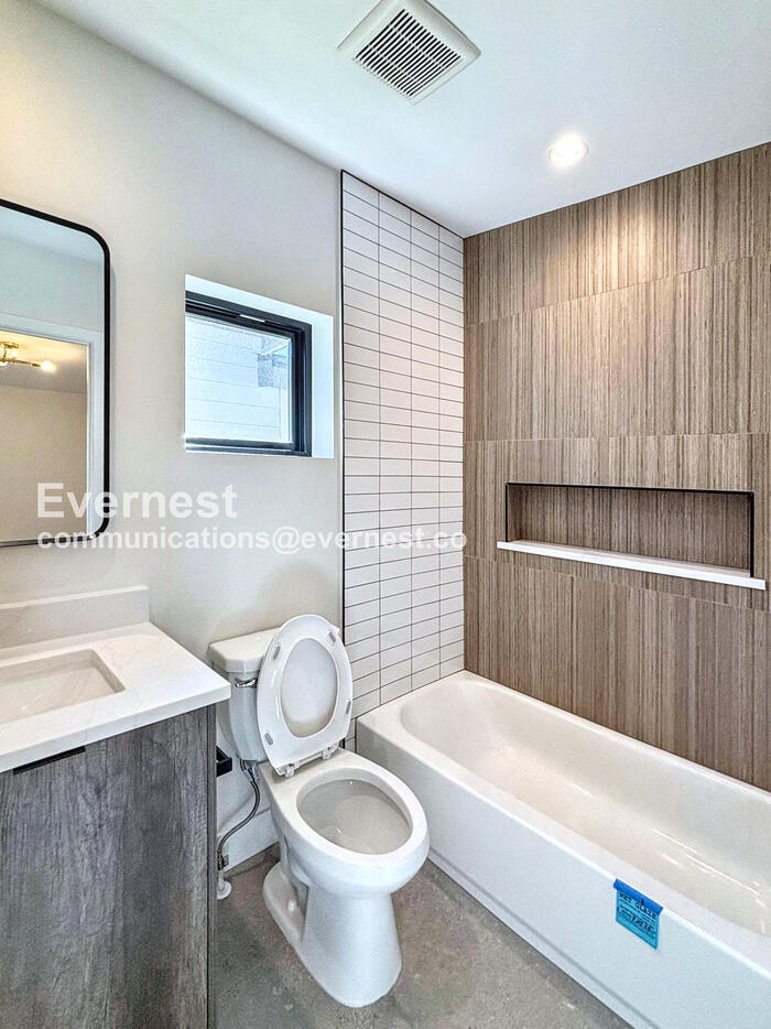 Building Photo - 2162 S Ash St