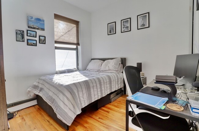 Building Photo - 206 4th St