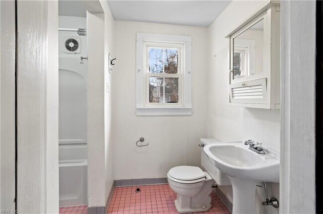 Building Photo - 227 James St