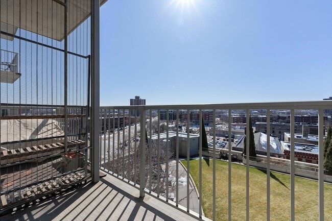 Building Photo - 929 Portland Ave