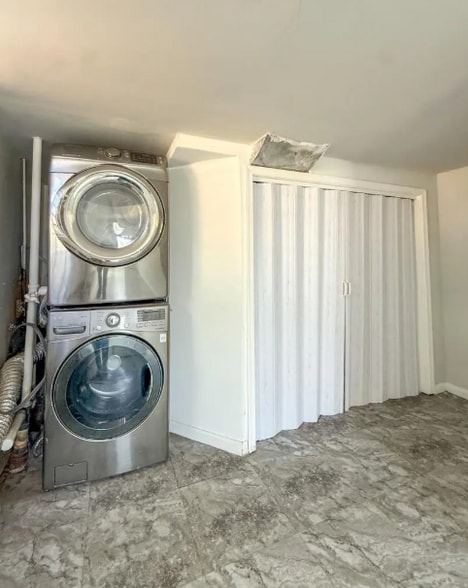 Building Photo - 8xxx Barrett Rd