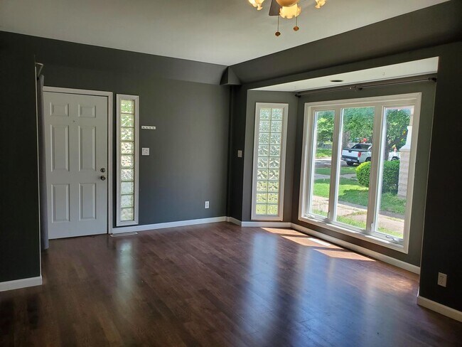 Building Photo - 3209 Chatfield Pl