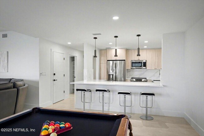 Building Photo - 739 Spinnakers Reach Dr