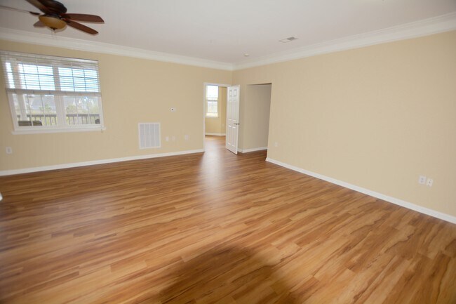 Building Photo - 1499 Cambridge Lakes Dr