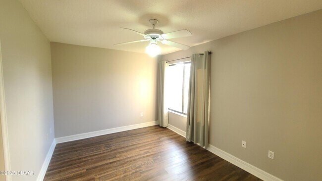 Building Photo - 138 Blue Heron Dr