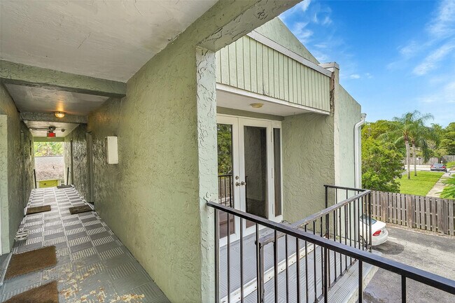 Building Photo - 1005 SW 15th Ave