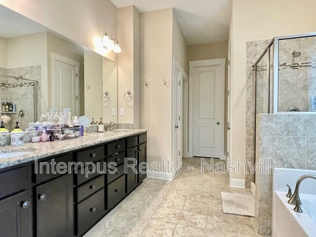 Building Photo - 2856 Americus Dr