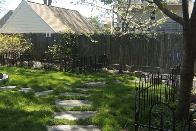 Building Photo - 80 Linden St