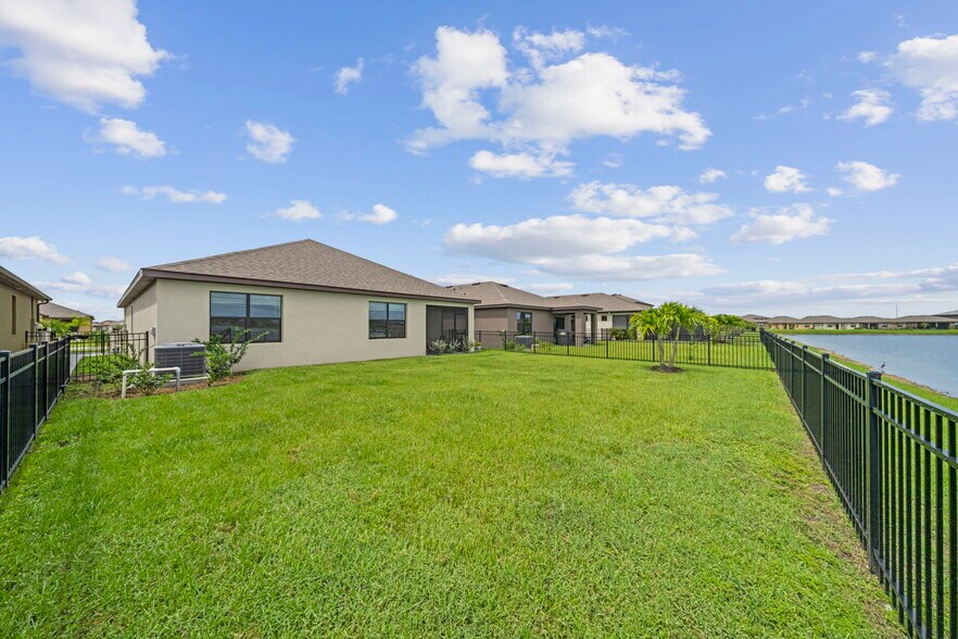 Building Photo - 1893 Capital Dr SE