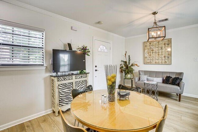 Building Photo - 2100 Philip St