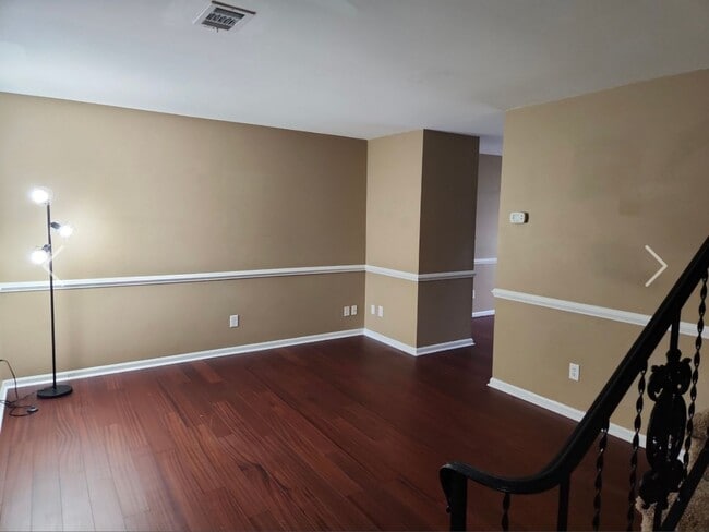 Building Photo - Oaks Townhouses