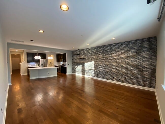 Building Photo - Immaculate Hillsborough Townhome