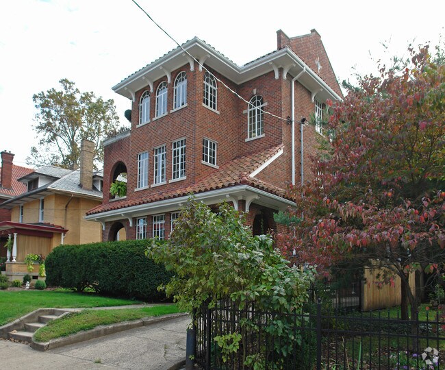 Building Photo - 1527 Quarrier St