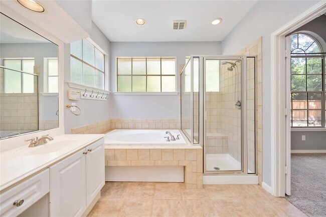 Building Photo - 11 Alden Glen Ct