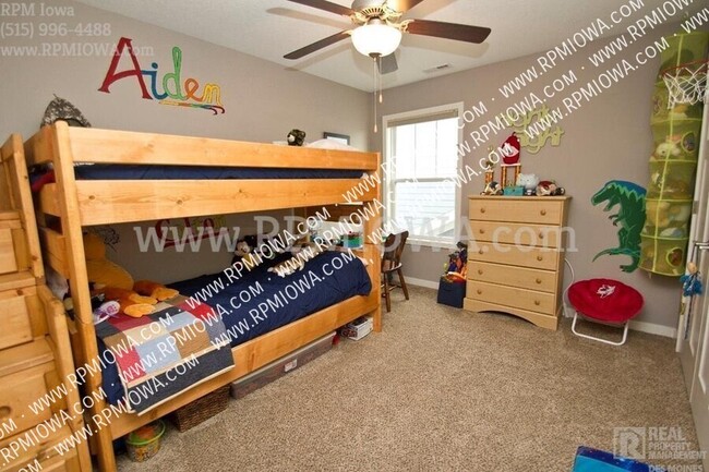 Building Photo - 1655 SW Arlan Dr
