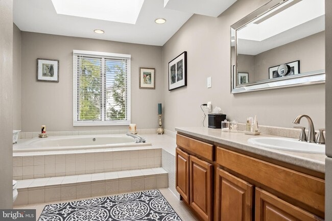 Building Photo - 1410 Chanticleer