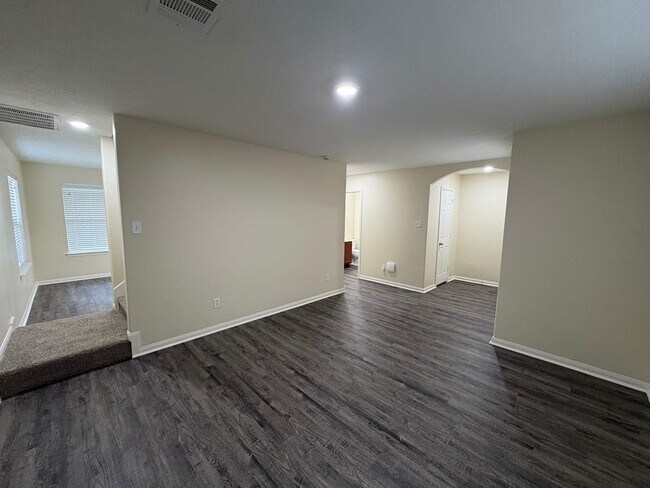 Building Photo - 6337 Mountain Pines Ln