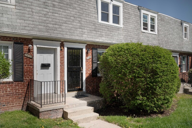 Building Photo - 2526 Iverson St