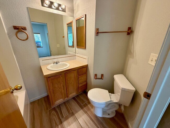 Building Photo - 950 52nd Ave Ct