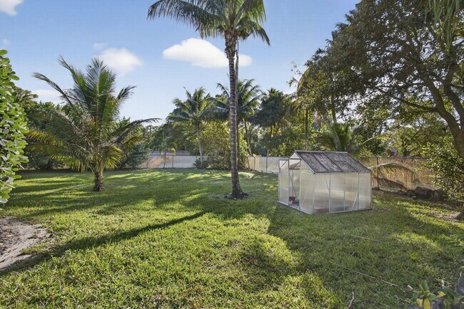 Building Photo - 11646 63rd Ln N