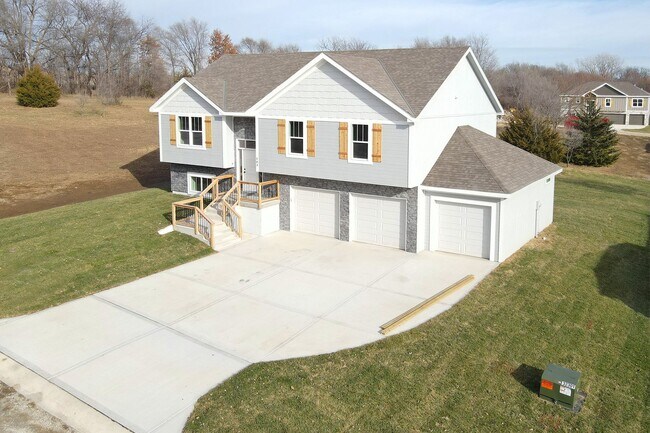 Building Photo - 103 Sally Cir