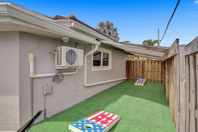 Building Photo - 470 SE 4th Ct