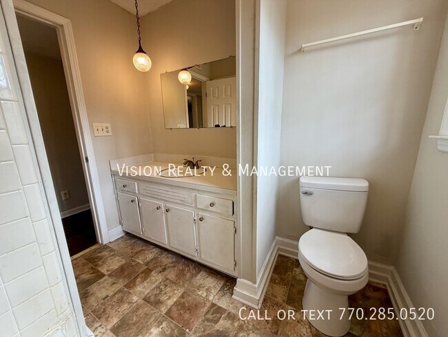 Building Photo - 96 Brock St