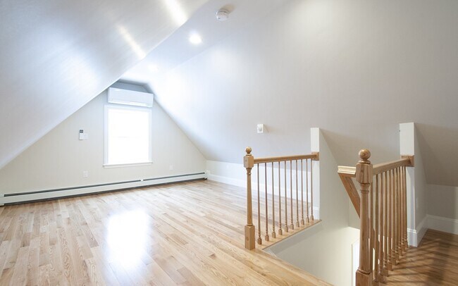 Building Photo - 76 Main St