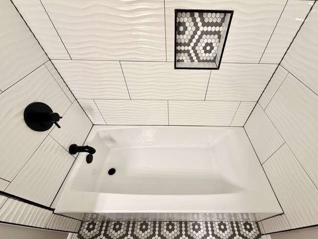 Building Photo - Newly Remodeled 3/2 Jenks Home