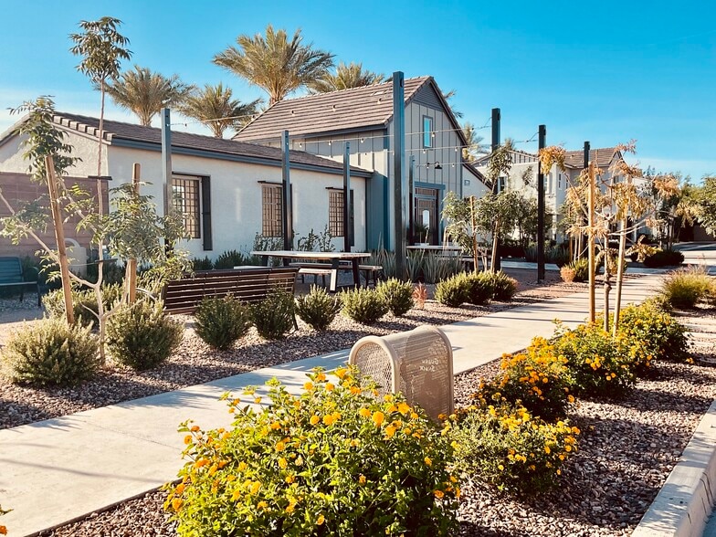 Building Photo - 2759 S Jackrabbit Dr