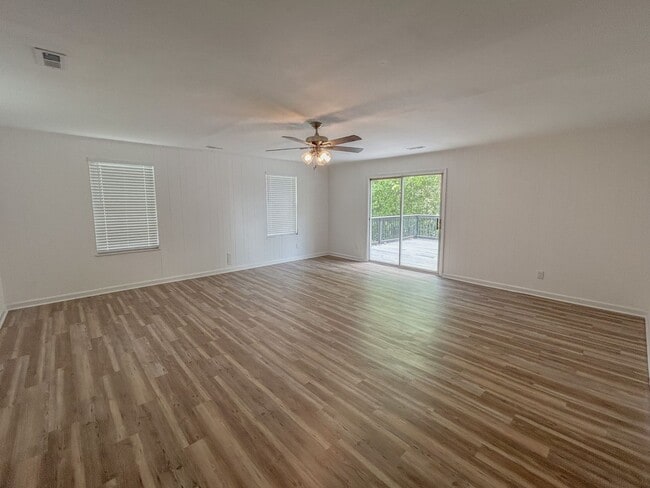 Building Photo - Now Leasing – Fully Renovated Home in Guntersville!