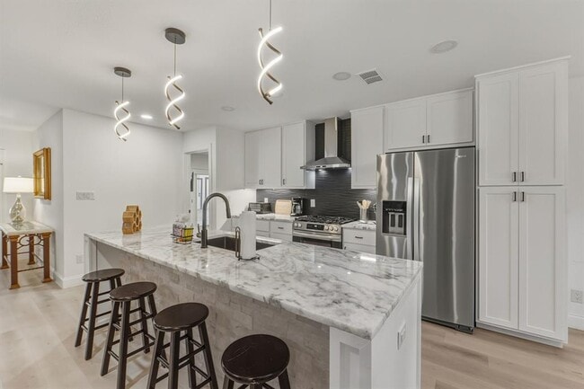 Building Photo - 2107 Lewood Cir