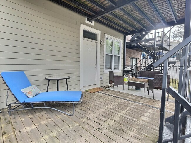 Building Photo - 2538 N Southport Ave