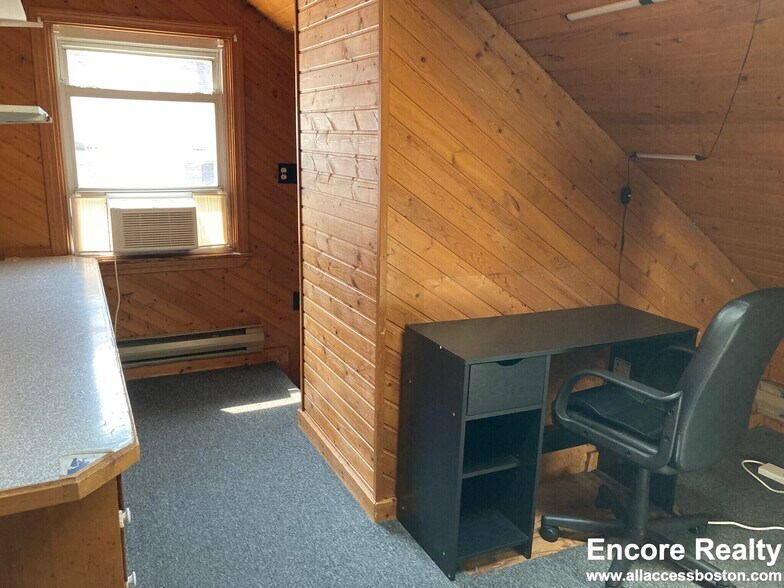 Building Photo - 15 Radnor Rd