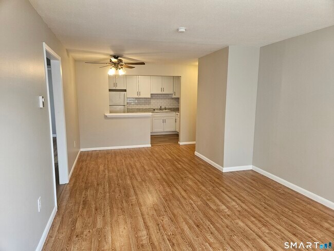 Building Photo - 131 Milford St Ext