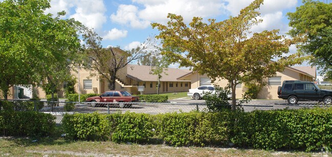 Building Photo - 1121 NW 3rd Ave