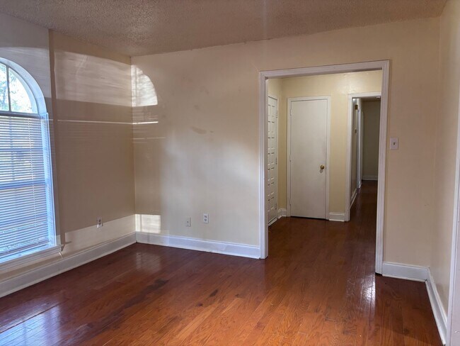 Building Photo - 1203 Greenbriar St