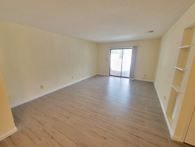 Building Photo - 1610 Green Briar Pkwy