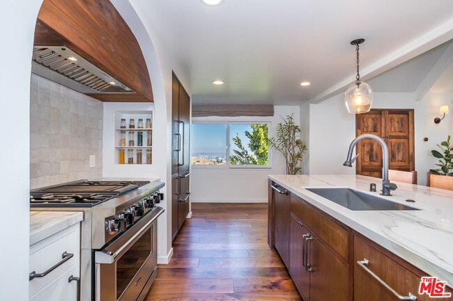 Building Photo - 8149 Mannix Dr