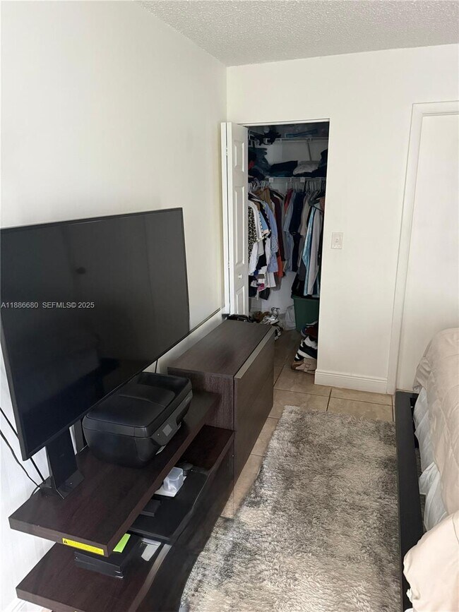 Building Photo - 9984 Nob Hill Ct