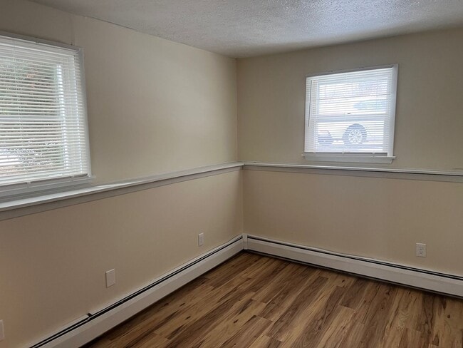 Building Photo - 2-11 Briarwood Dr